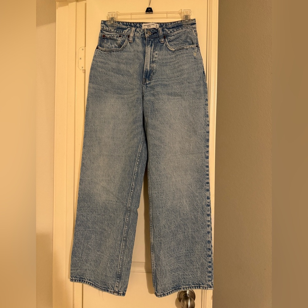 Abercrombie & Fitch Loose High Rise Jeans in Light Blue
